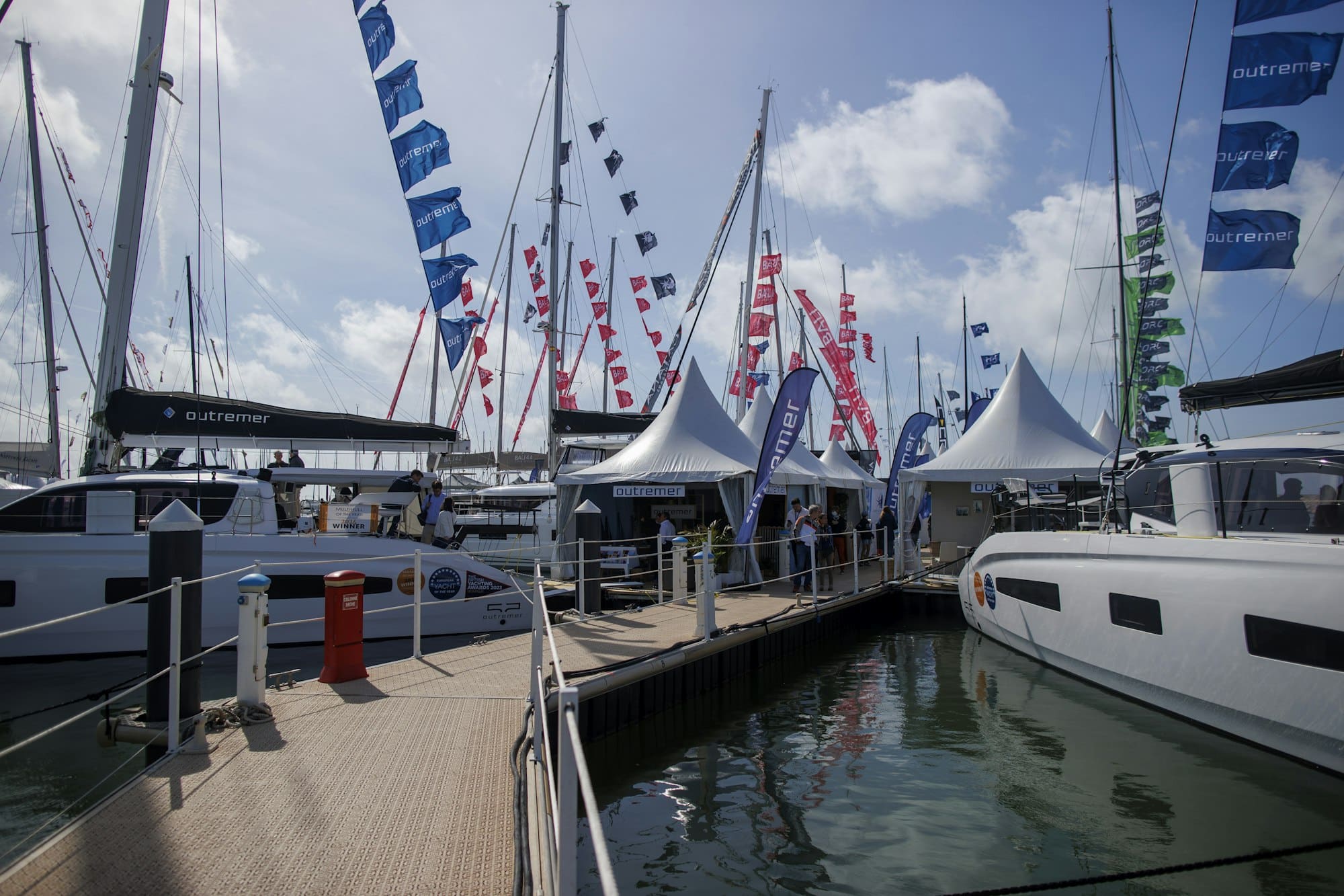 CB2I1165 1 - Outremer