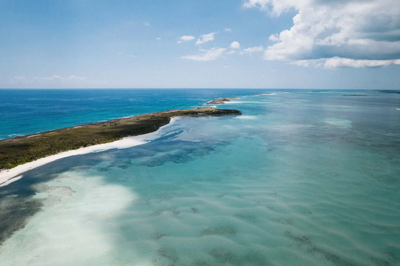 location slider 3 - Outremer